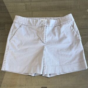 LOFT The Riviera Short Women's Light Gray Shorts. Size 2. Pockets. 5.5 inseam